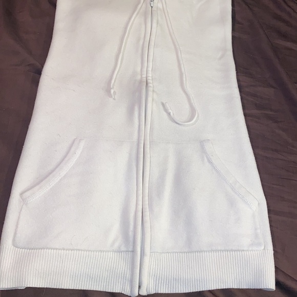 Hoodie, zippered sweater - Picture 5 of 5